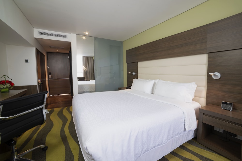Executive Room, 1 King Bed (Club Level) photo 2