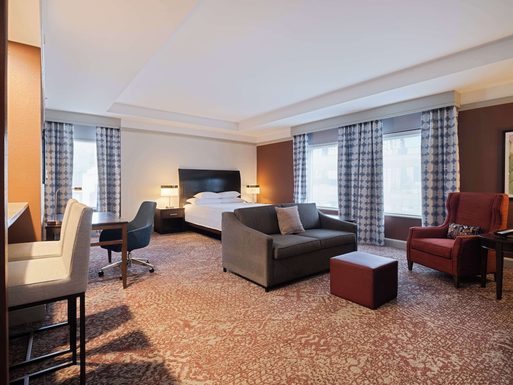 Junior Suite, 1 King Bed, Accessible, Bathtub (Mobility & Hearing) - Photo 6