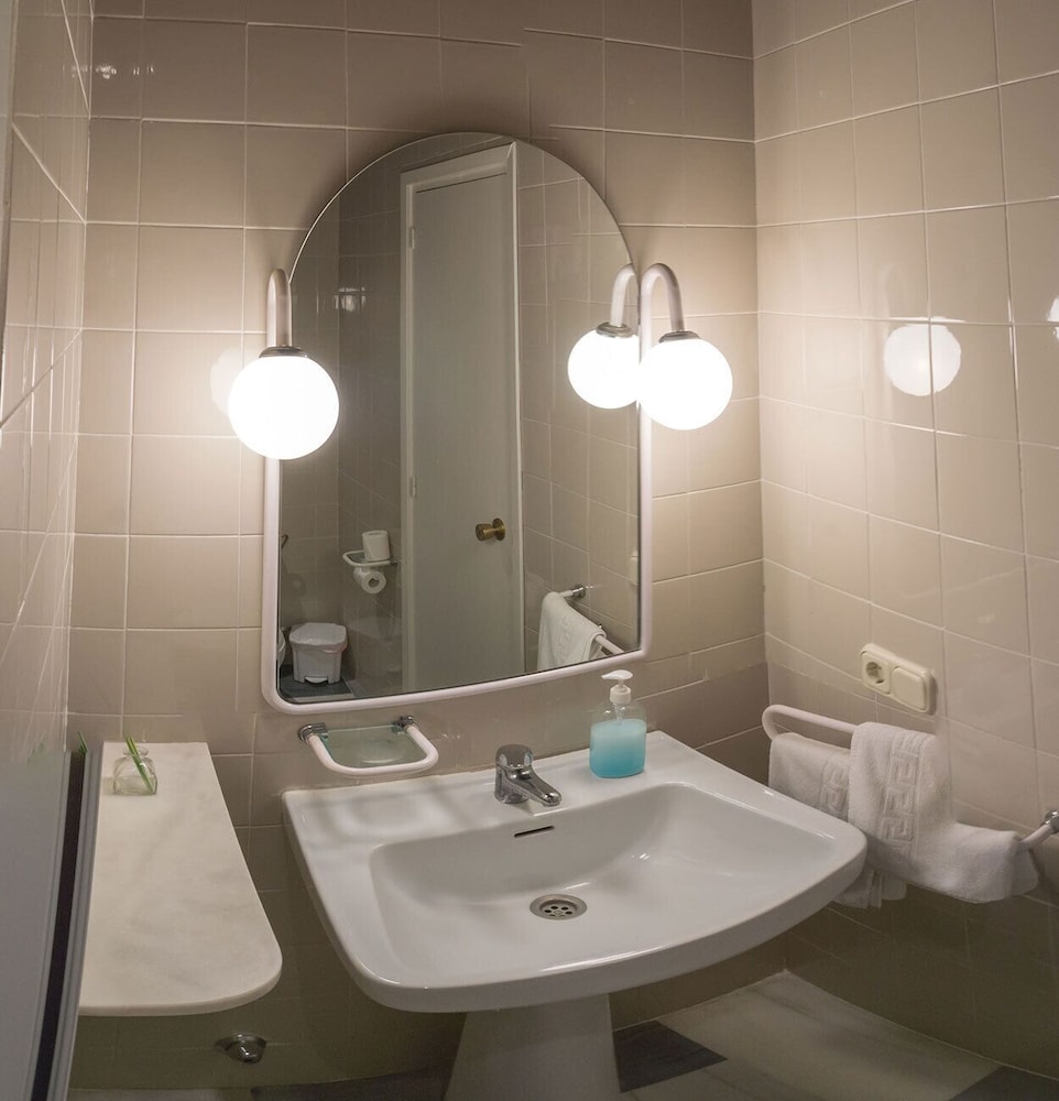 Basic Triple Room photo 2