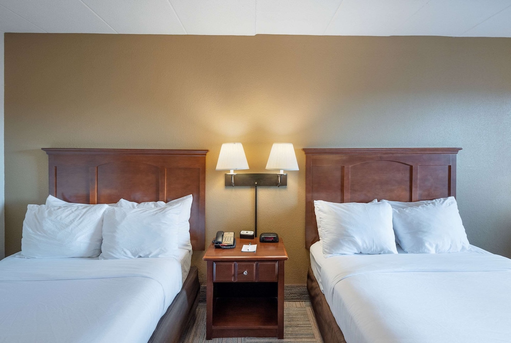 Room, 2 Double Beds, Non Smoking - Photo 3