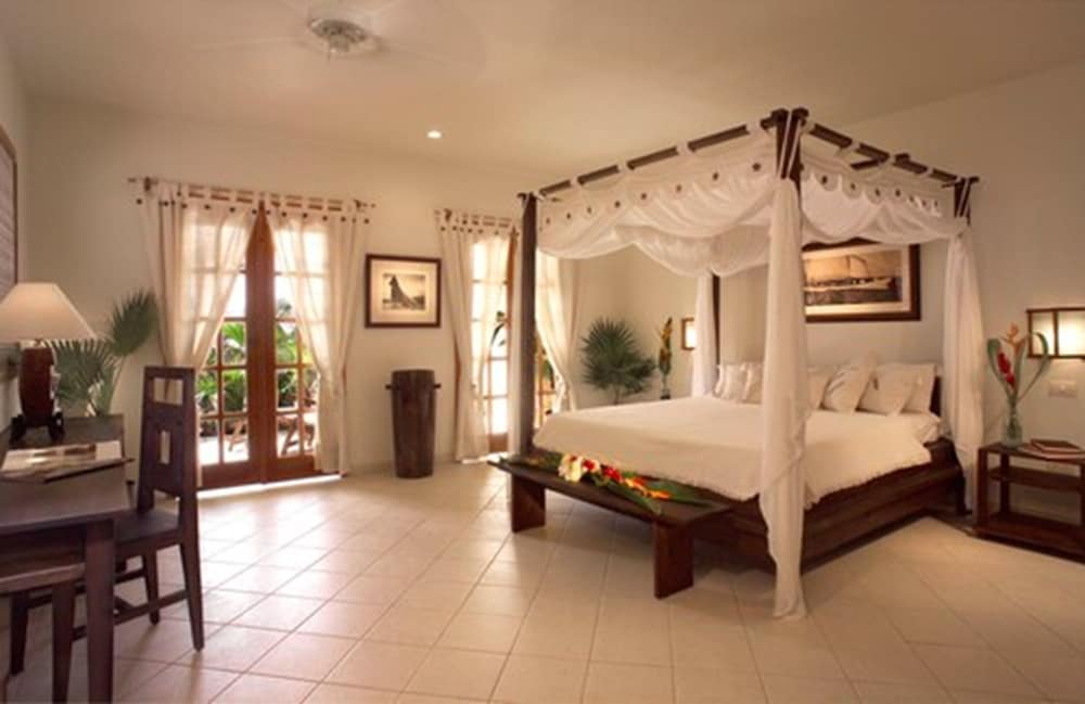 Deluxe Studio, 1 King Bed, Balcony, Sea View