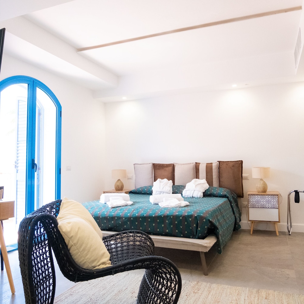 Junior Studio Suite, 1 Queen Bed, Sea View