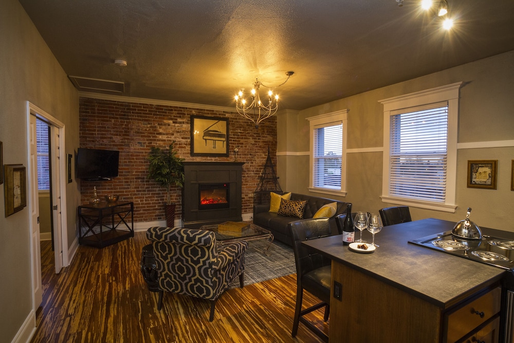 Elite Apartment, 1 King Bed, Non Smoking, Fireplace (11TH)