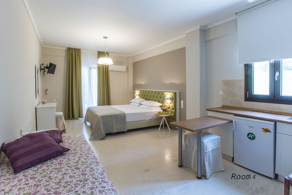 Standard Triple Room, Balcony, Hill View (4)