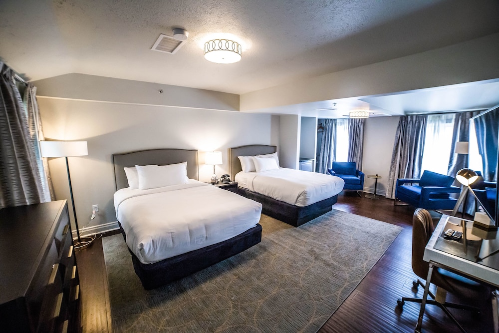 Premium Room, 2 Queen Beds - Photo 2