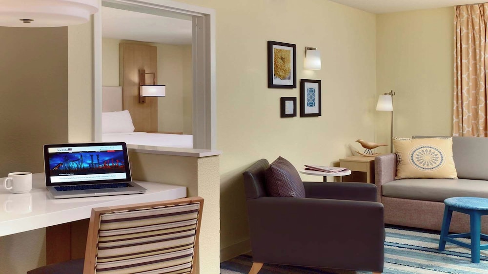 Room, 2 Double Beds, Roll-in Shower, Kitchen (Mobility) - Photo 3