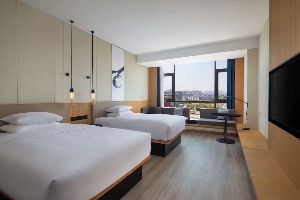 Standard Room, 2 Double Beds, City View photo 2