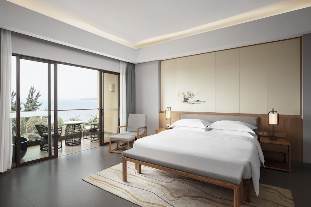 Suite, 1 King Bed, Balcony, Sea View (Seaview) photo 1