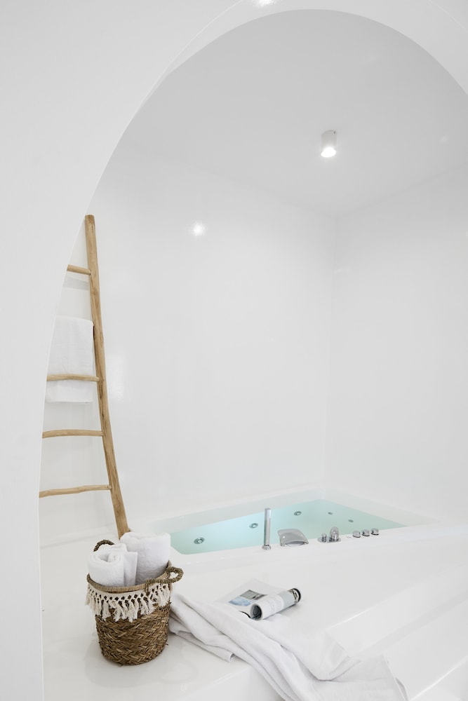Exclusive Suite, Hot Tub (Indoor) - Photo 3