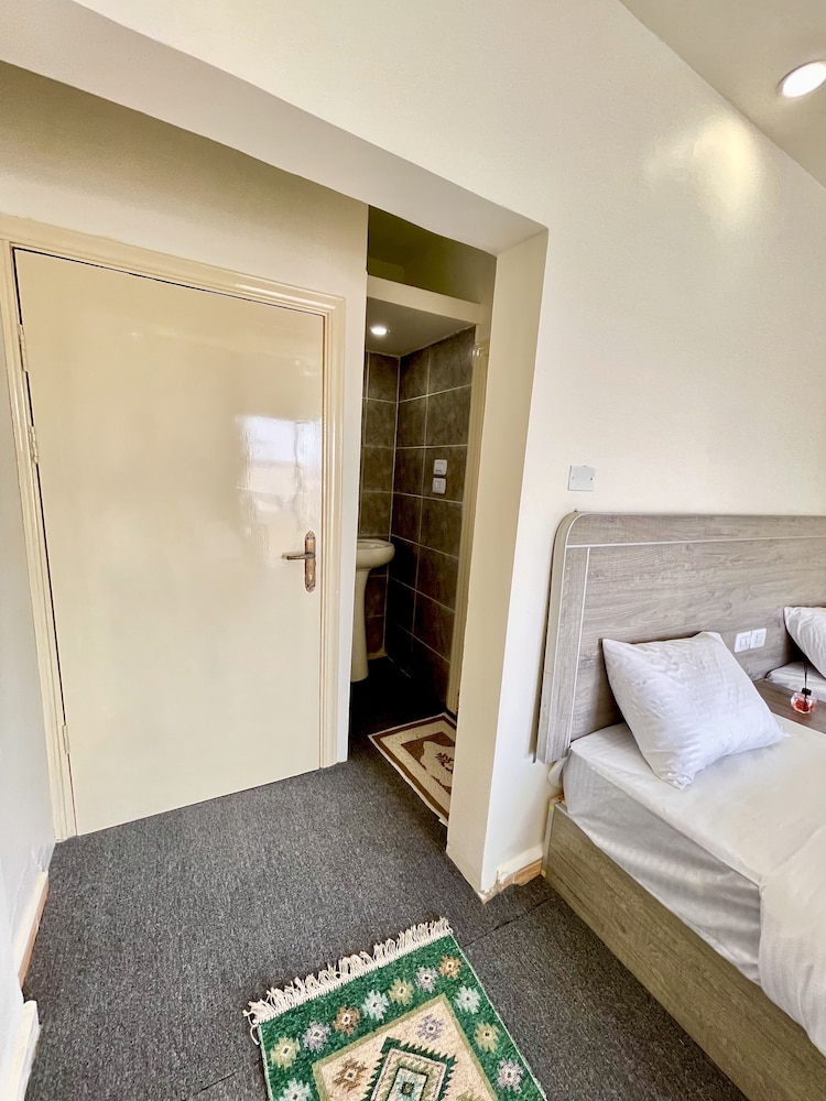 Deluxe Double or Twin Room photo 1