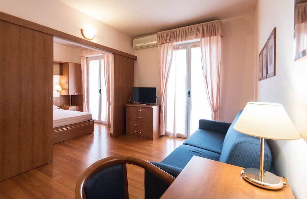 Classic Room, 1 Bedroom - Photo 2