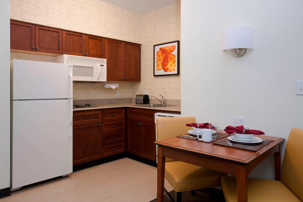 Suite, 1 Bedroom - Photo 2