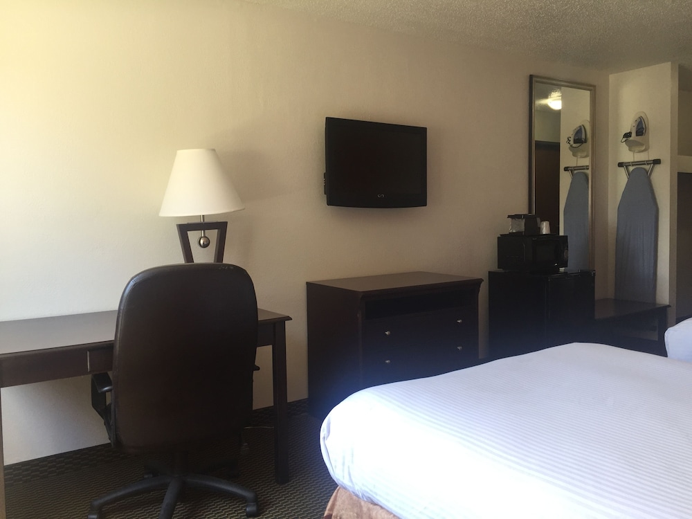 Deluxe Room, 2 Double Beds, Non Smoking, Refrigerator & Microwave photo 3