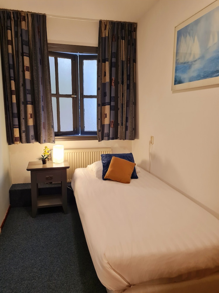 Basic Single Room photo 3