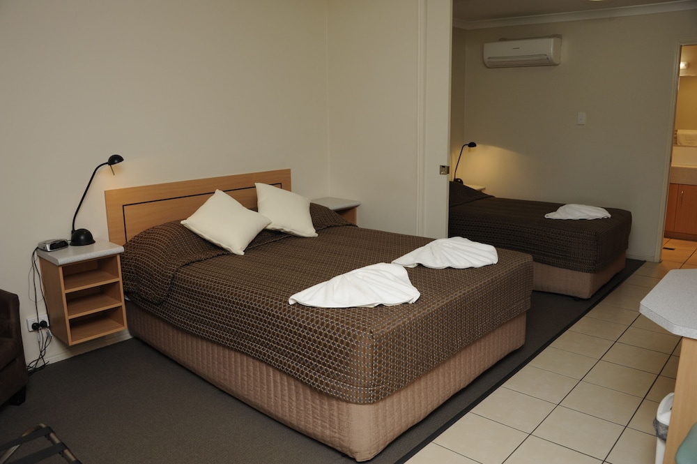 Deluxe Room (Q&KS), Non Smoking (Standard Deluxe Room) photo 2