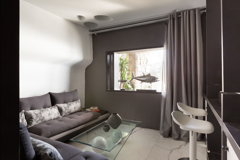 Villa Hideaway with Infinity Private Pool (2 Bedrooms) - Photo 13