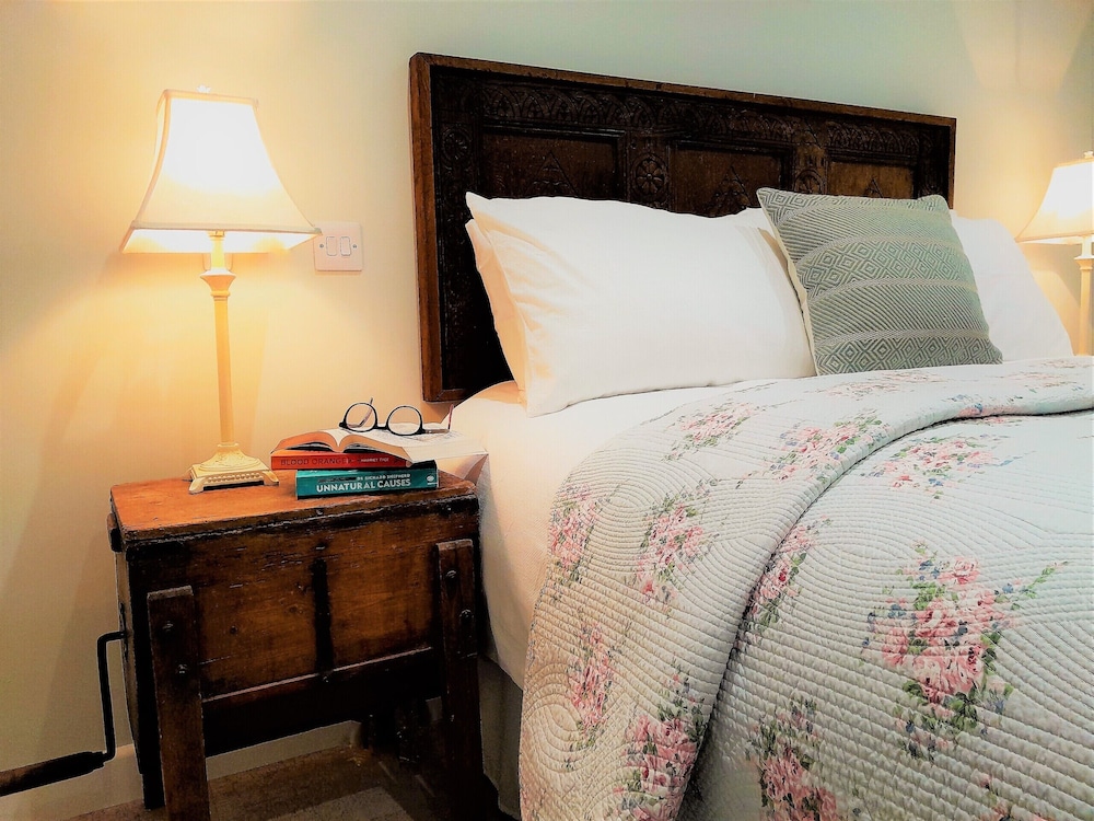 Luxury Cabin, Ensuite (Lew Valley Lodge) photo 3