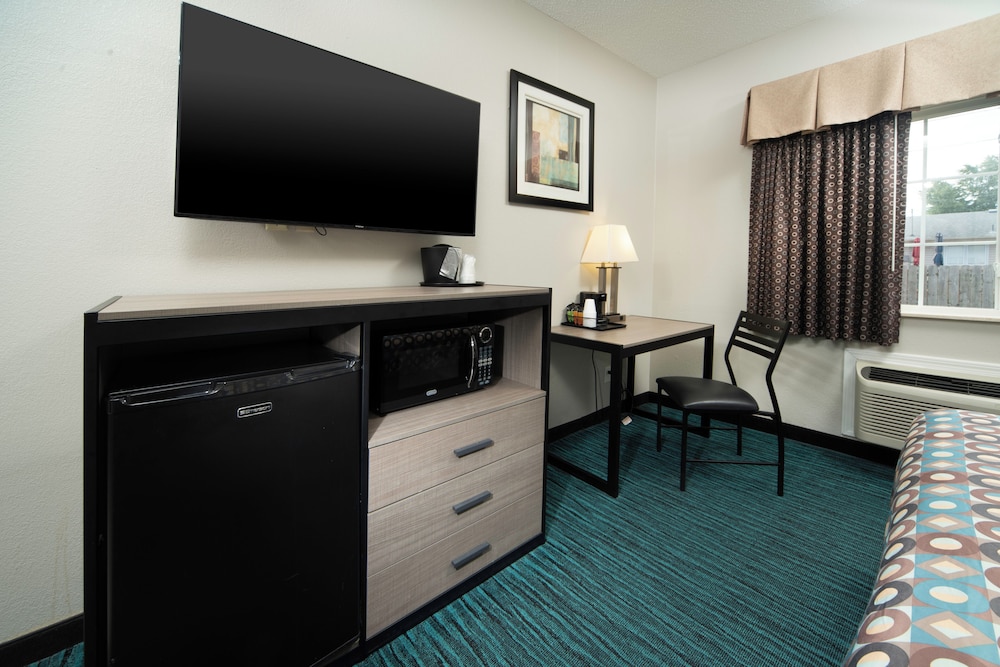 Standard Room, 1 King Bed photo 3