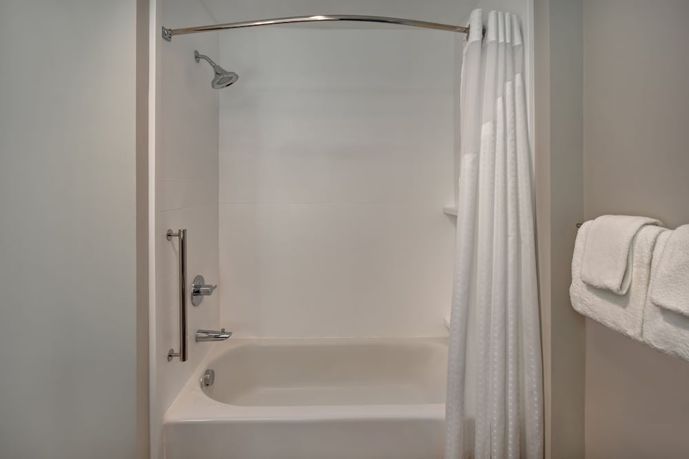 Room, 2 Queen Beds, Accessible Bathtub, Balcony