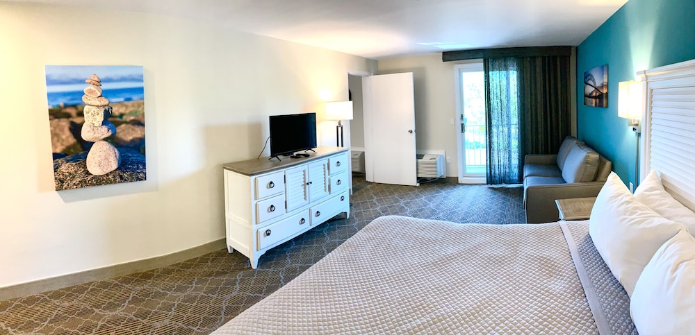 Room, 1 Bedroom, 2 Bathrooms photo 2