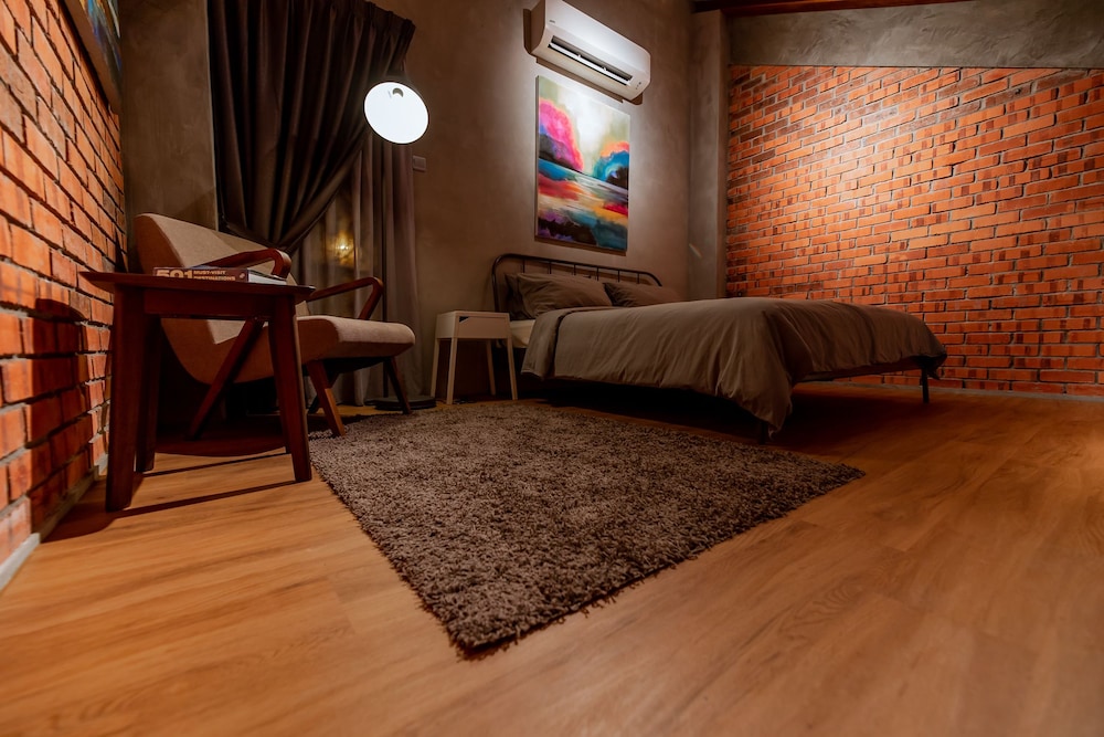 King Studio Suite - Photo 4