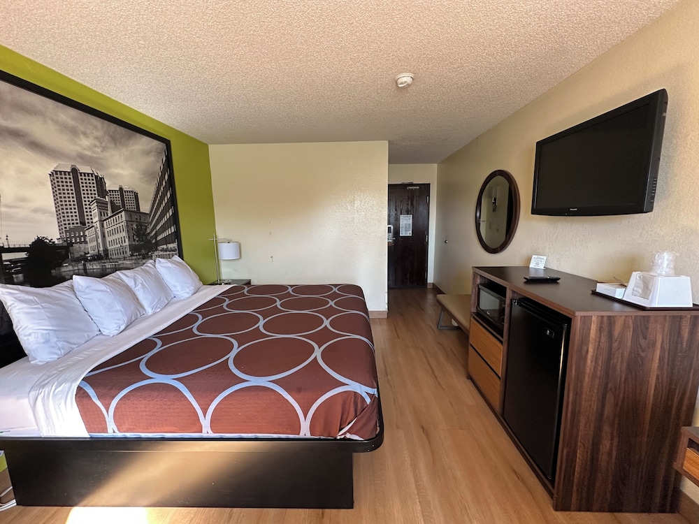 Room, 1 King Bed, Non Smoking - Photo 1