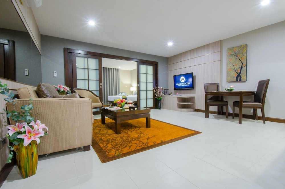 Deluxe Suite, 2 Bedrooms, City View photo 2
