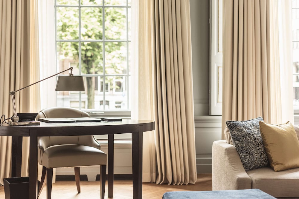 Luxury Suite, 1 King Bed (Van Loon)