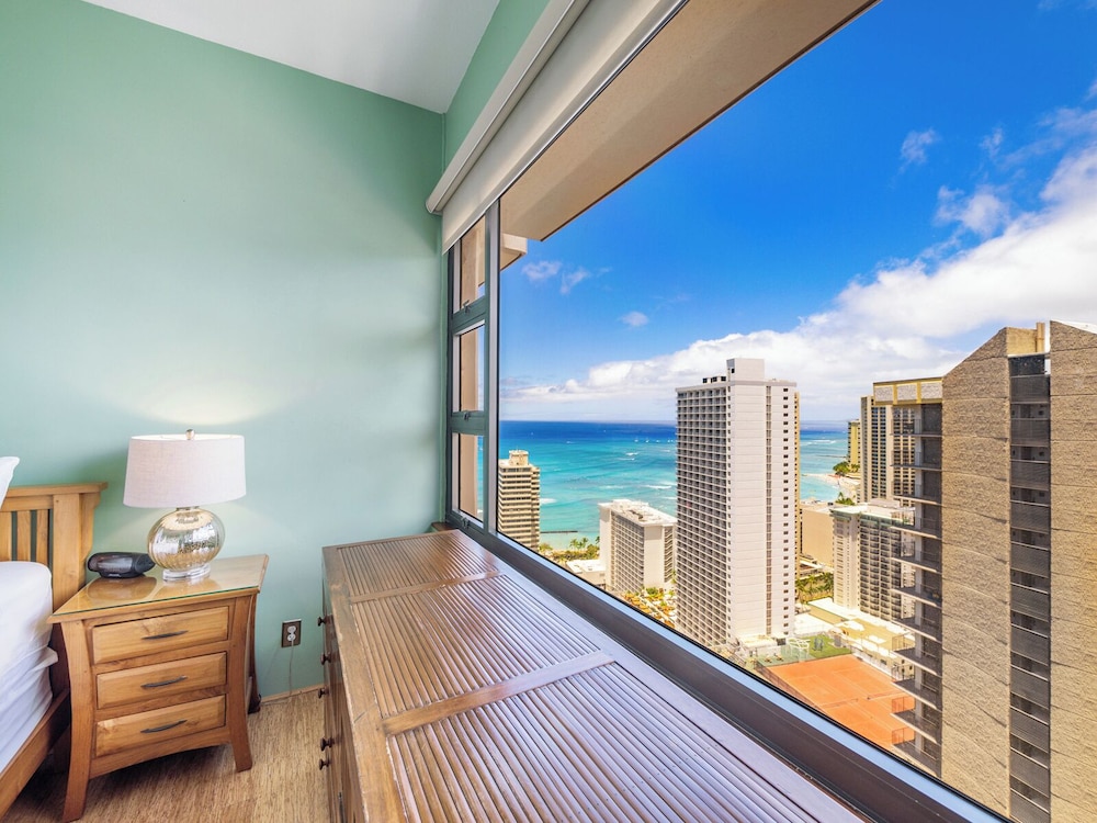 Premium Remodeled Condo with Ocean View and Parking: Premium Condo, 1 Bedroom, Air conditioning, Ocean View (0114) photo