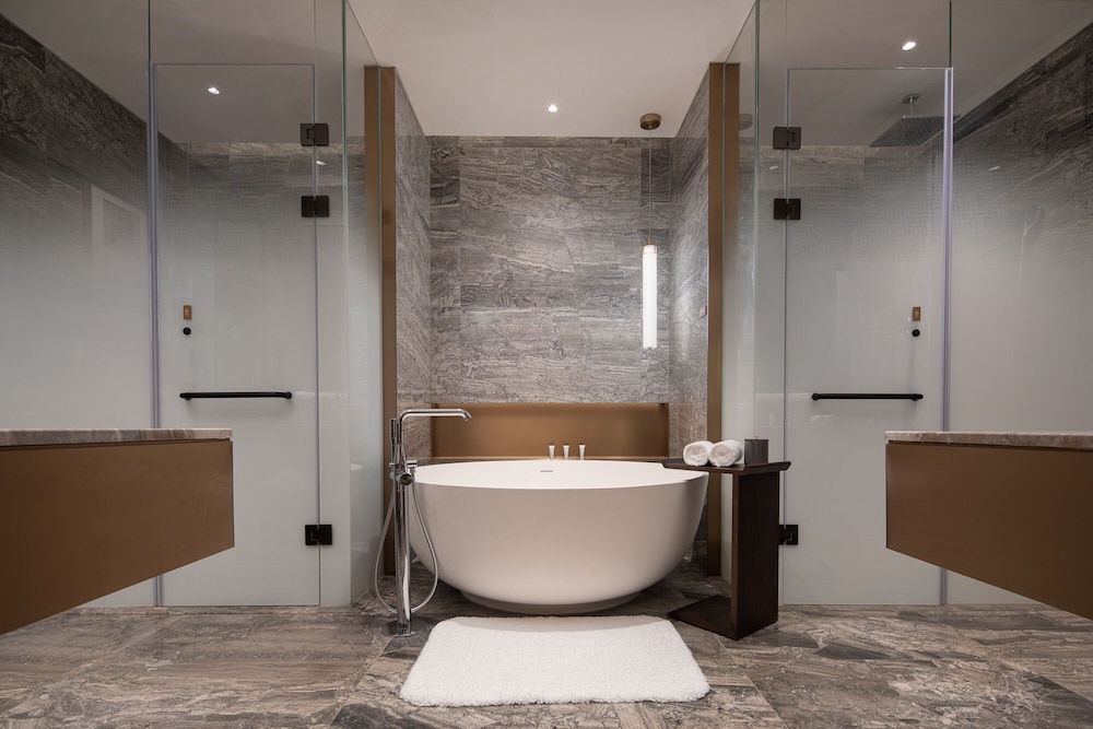 Superior Lake View Suite