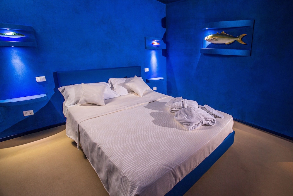 Honeymoon Studio Suite photo 3