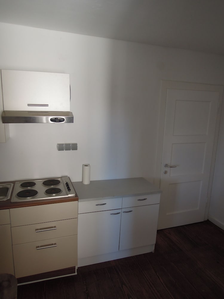 Basic Double or Twin Room, Shared Bathroom photo 3