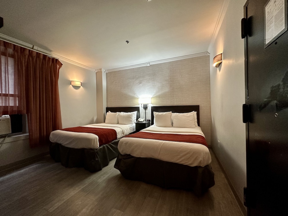 Petite Room, 2 Double Beds, Non Smoking photo 2