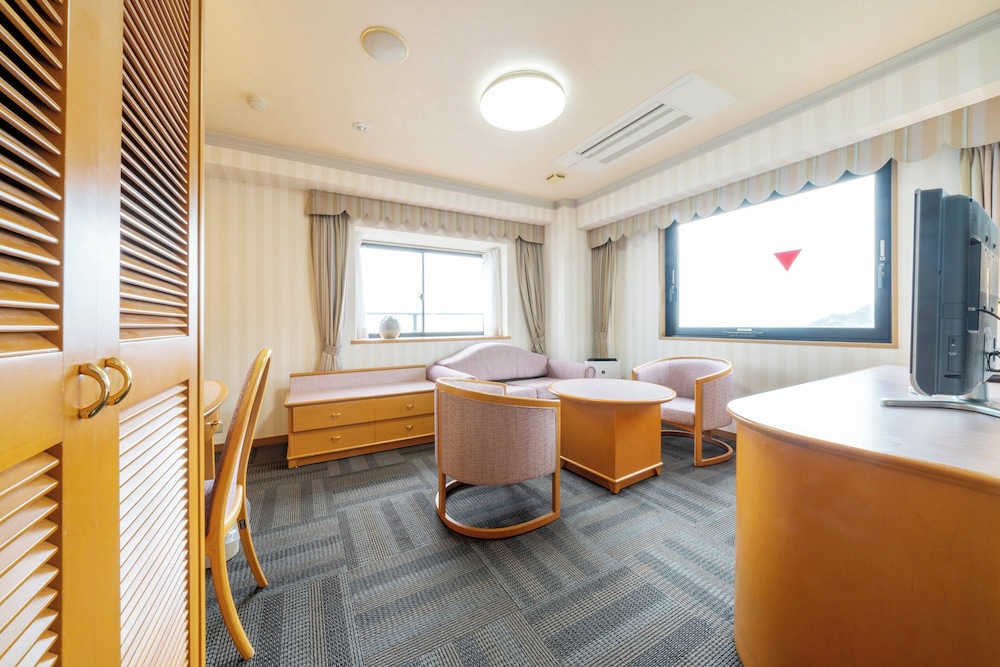 4 Bedrooms, Non Smoking, High Floor - Photo 3