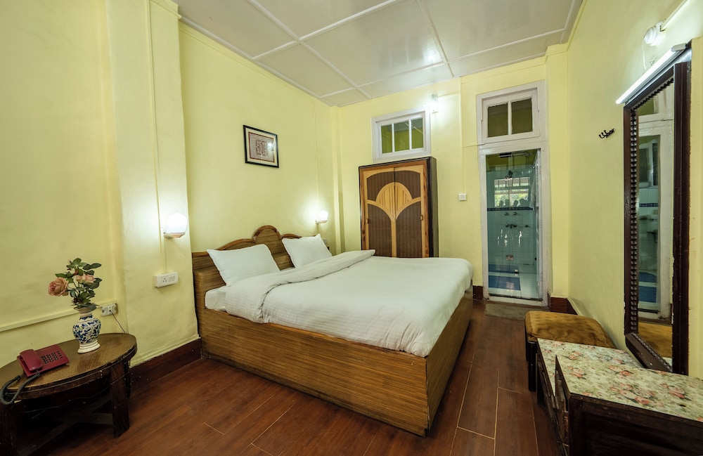 Ground Floor Lake View 1 Bedroom Suite