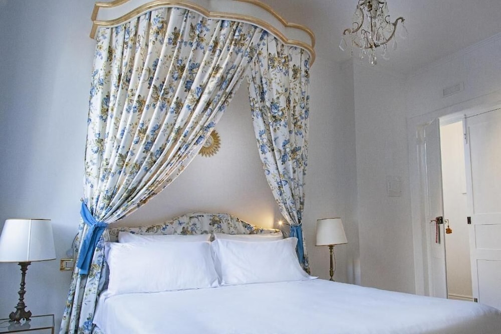 Deluxe Room - Photo 2