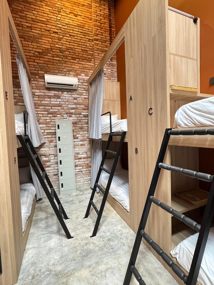Standard Shared Dormitory, Men Only, Non Smoking