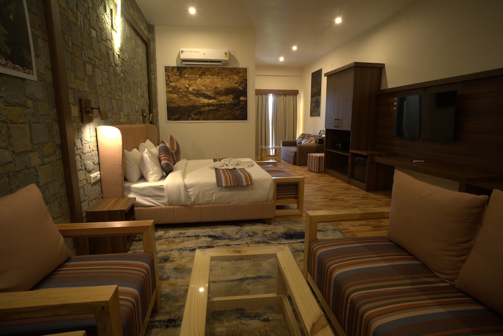 FICUS SUITES