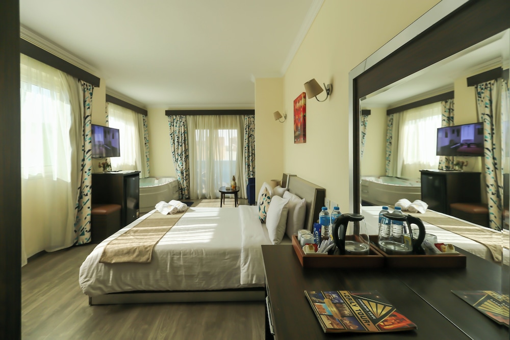 Executive Double Room, Jetted Tub (Pyramids View) - Photo 2