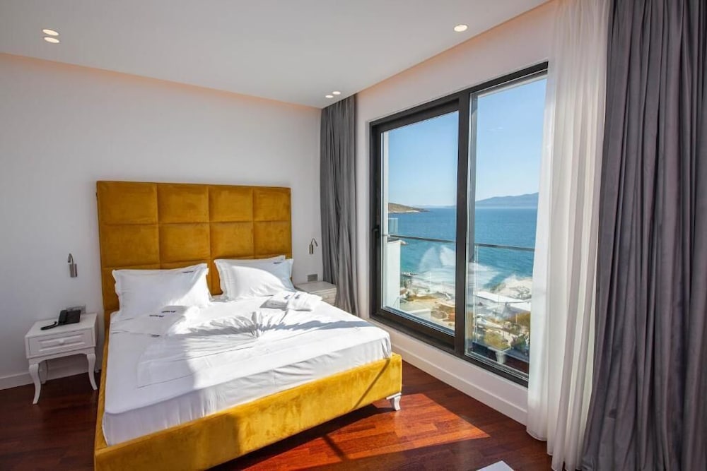 Superior Suite with Terrace and Sea View