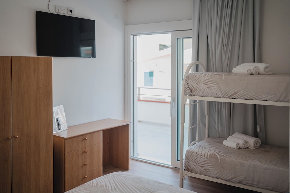 Deluxe Quadruple Room, Sea View photo 2