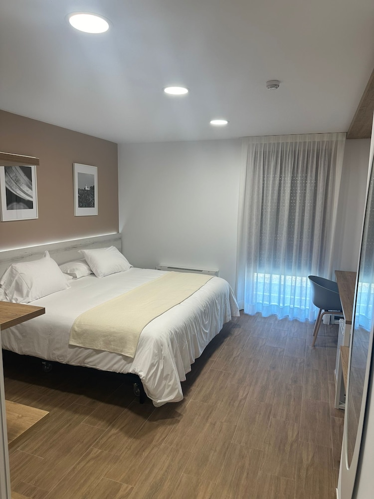 Deluxe Double Room Single Use photo 2