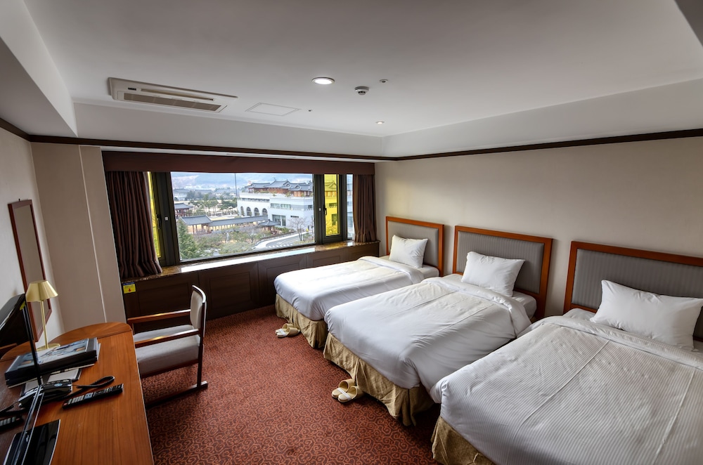 Deluxe Triple Room, 3 Twin Beds, Mountain View photo 1