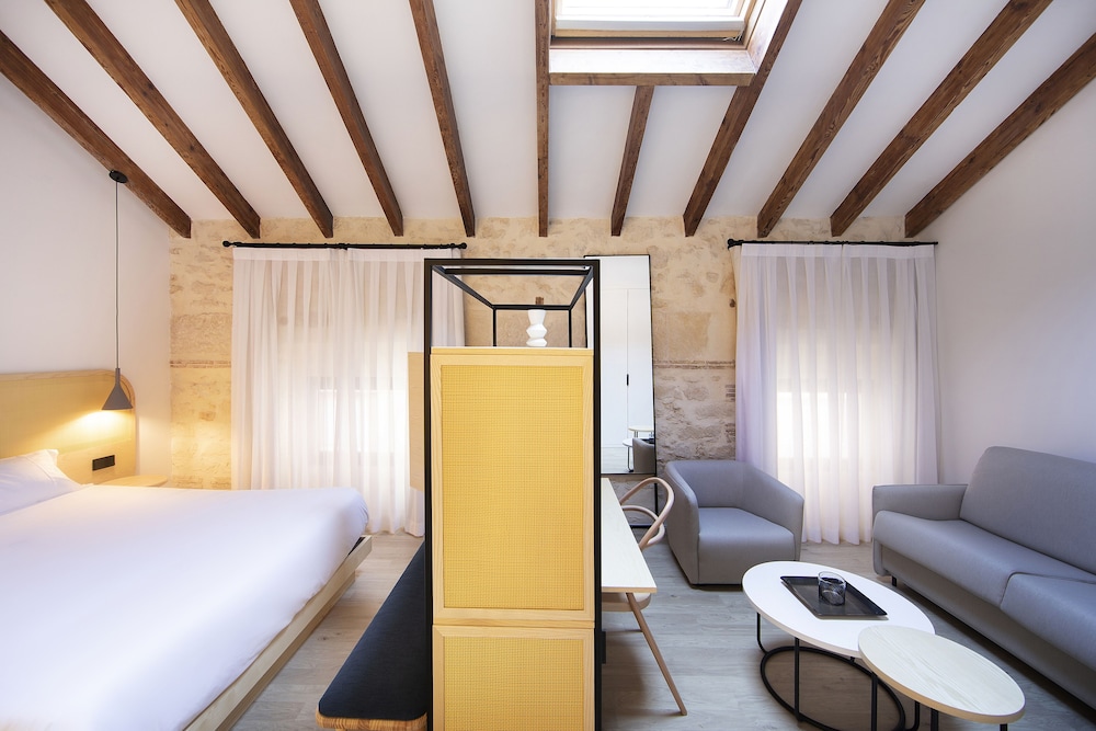 Deluxe Double Room (1 adult)