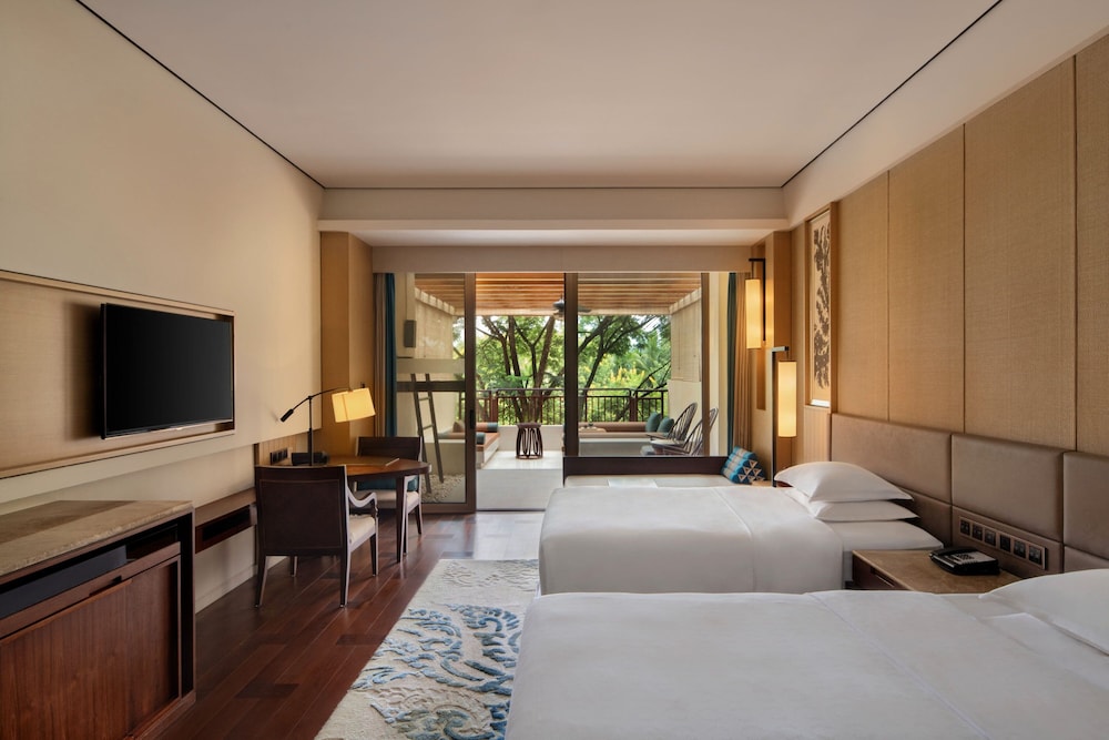 Deluxe Courtyard King, Guest room, 1 King, Garden view photo 3