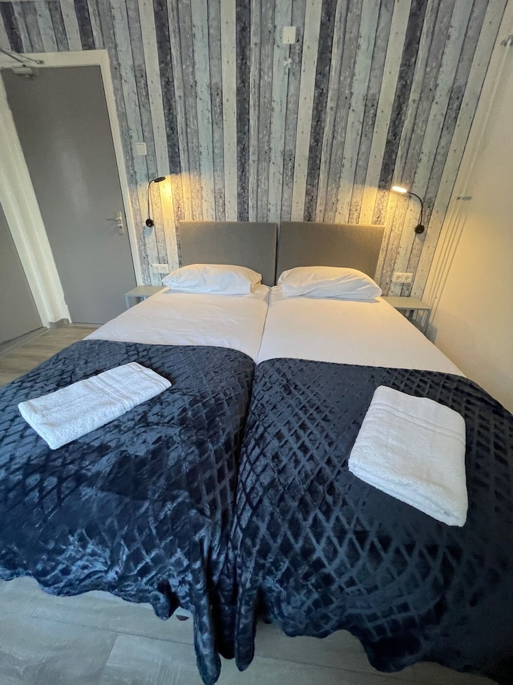 Family Quadruple Room photo 2
