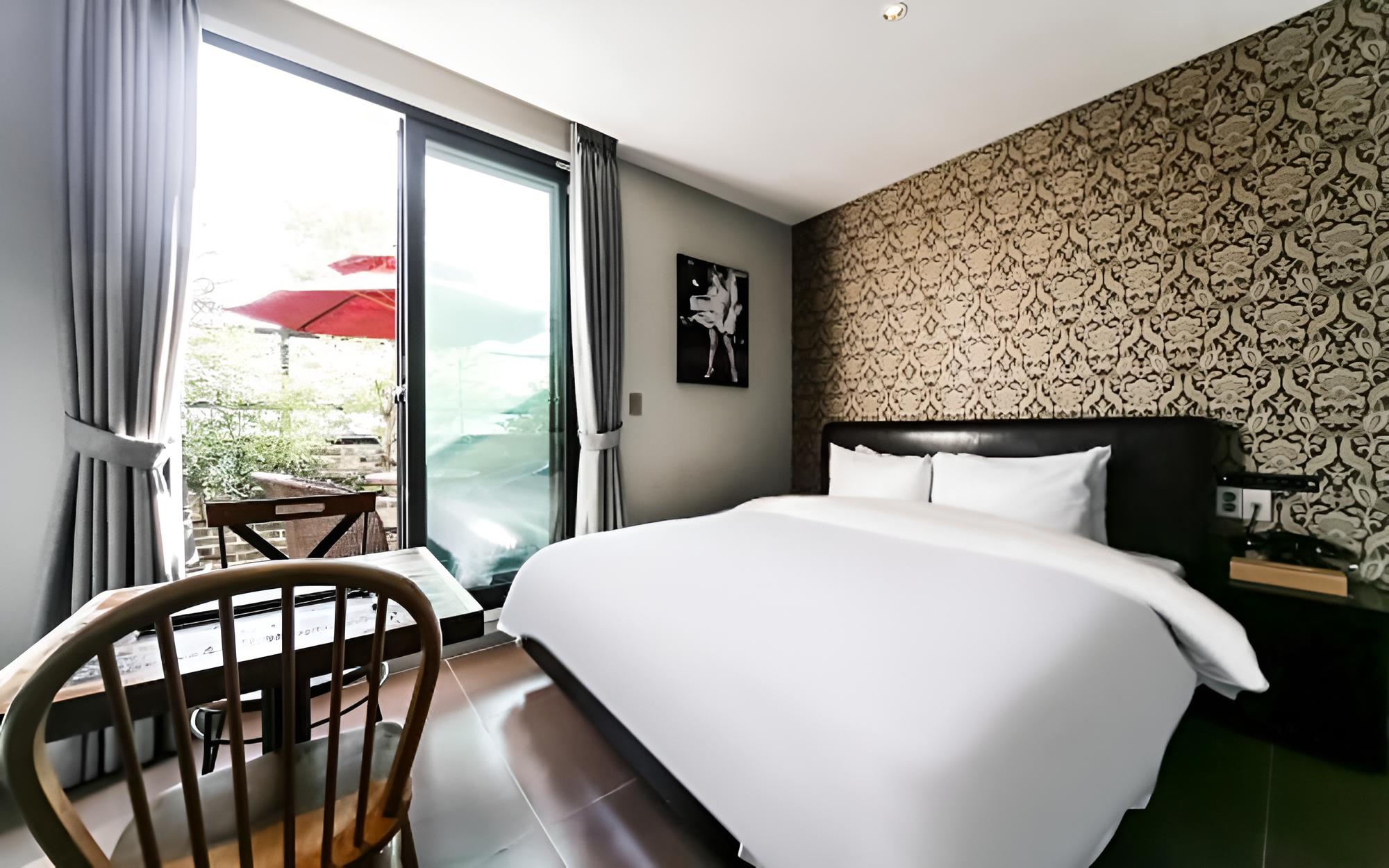 Room (Suite-Random Outdoor Terrace/Breakfas) photo 3