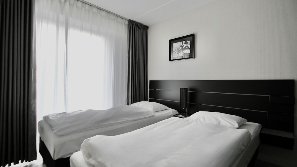 Economy Twin Room, 2 Twin Beds photo 2