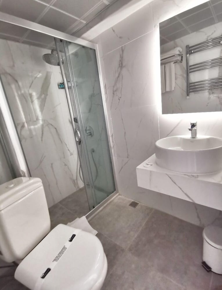 Standard Double or Twin Room photo 3