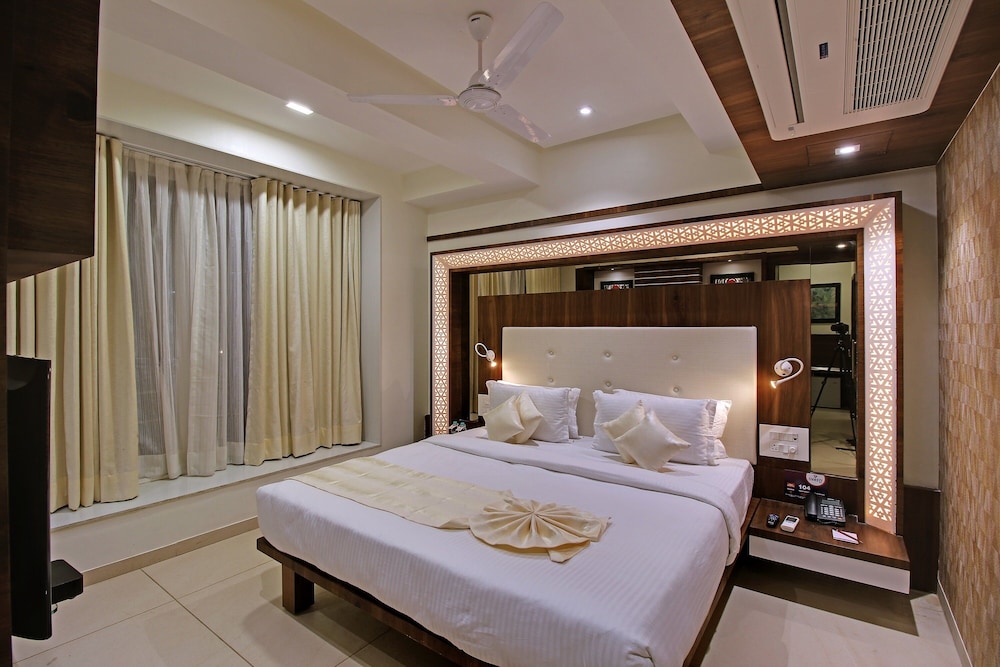 Royal Suite, 1 King Bed, City View